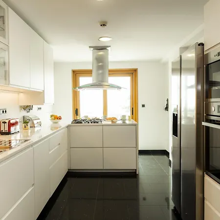 Queens Apartman Estoril
